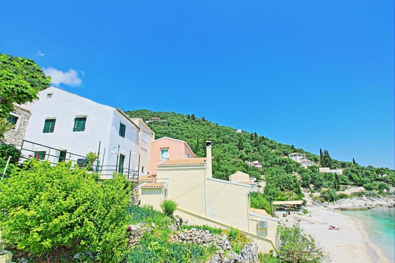 Sea Front Studio Alexandra Nisaki  Exterior photo